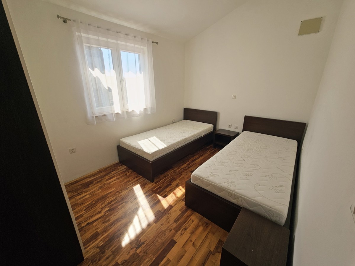 Vrstna hiša - 2 km do morja